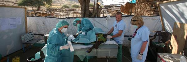 Stocking medical facilities, like this one in Sudan, is challenging for the ICRC’s logistics department 